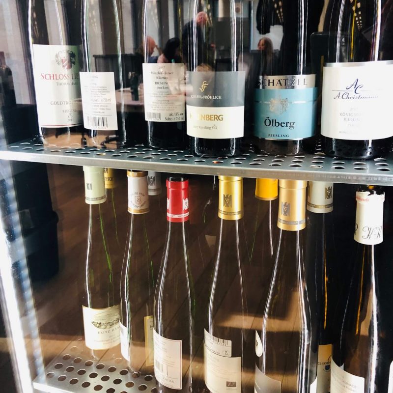 Friske, syrlige og fruktige viner med god konsentrasjon. Slipp av 2017-årgangen av tyske Rieslingviner i spesialutvalget har mye lovende og godt. Noen kan nytes nå, andre vil gjøre seg ypperlig med noen år i kjelleren. Det er på tide å ta et oppgjør med gamle minner og fordommer.