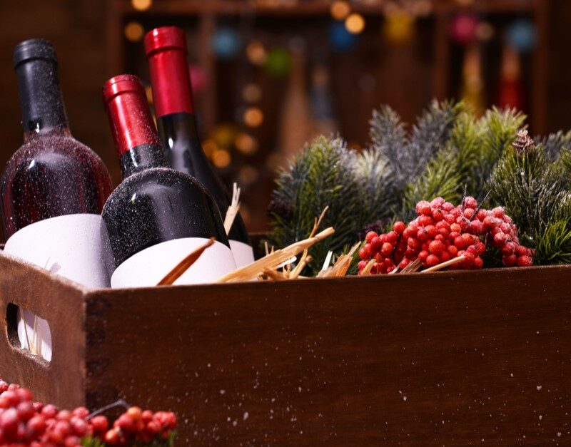 Hvordan velger du viner til julemat? Her er omtale av forslag til 21 røde-, hvite- og musserende viner som bør passe til ribbe og pinnekjøtt.