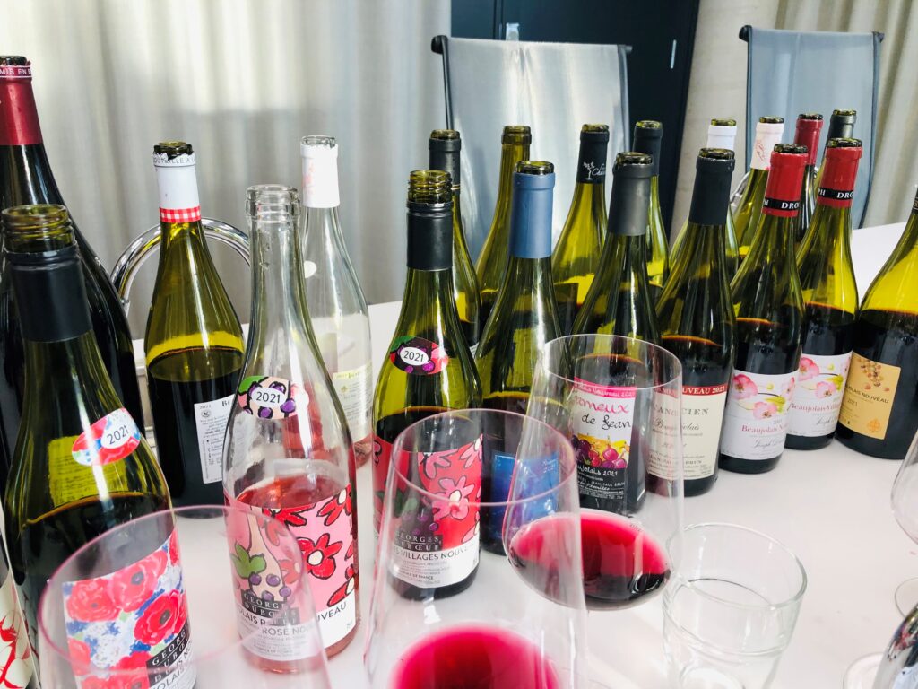 Er du klar for å drikke nylig høstede druer? Beaujolais Nouveau 2021 lanseres 18. november. En strålende årgang av helt fersk, fransk vin til tross for en tøff sesong. Her er ti av mine favoritter.