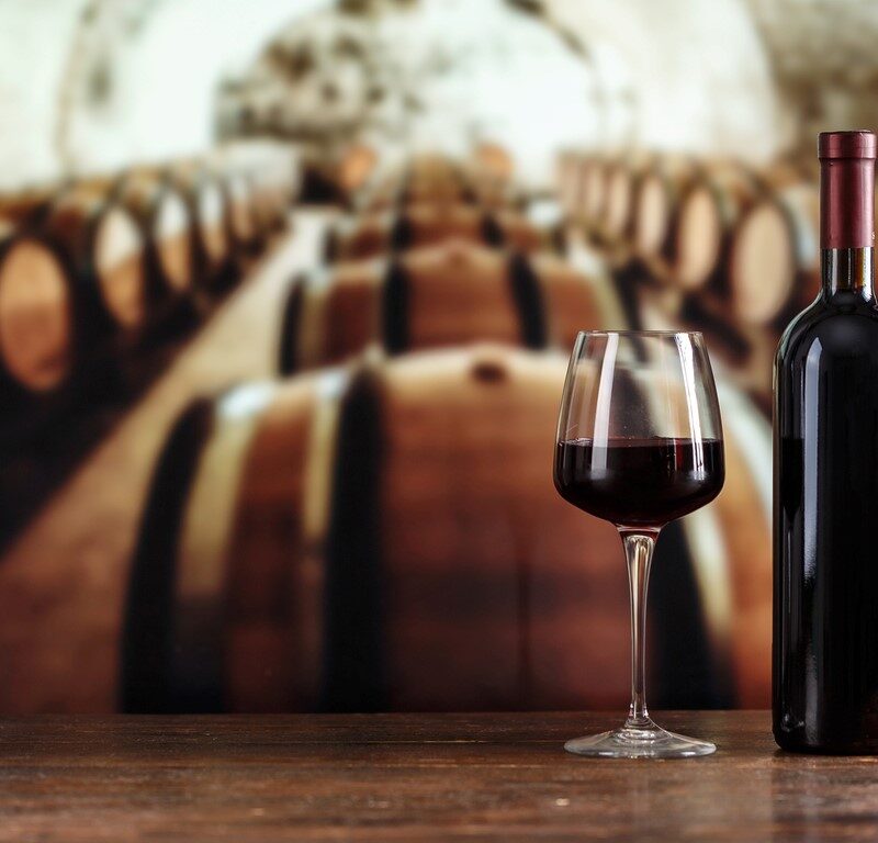 Gode, røde Bordeauxviner trenger ikke være dyre. Ypperlige til vinterkvelder - og mat. Her er seks gode kjøp. 